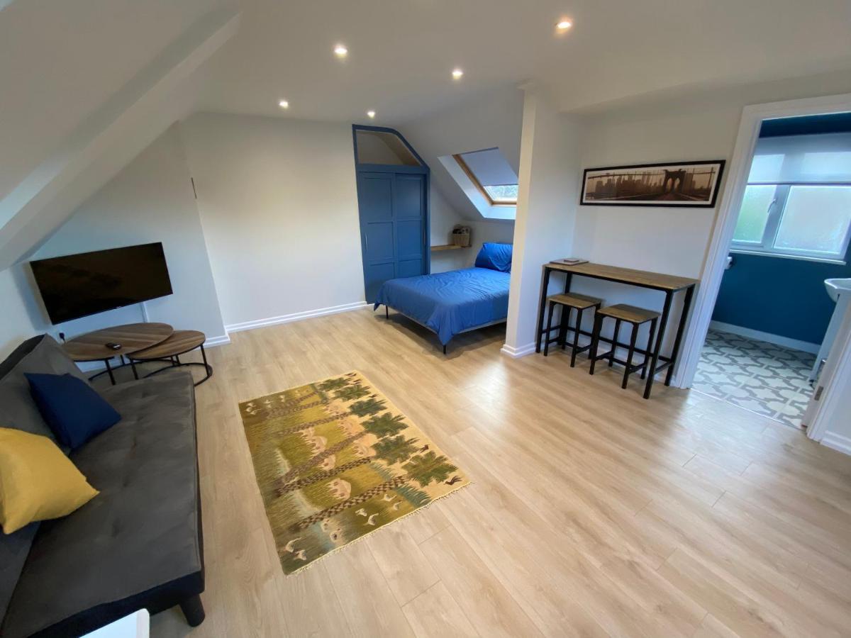 וורטינג Lovely Spacious Loft Close To Train Station מראה חיצוני תמונה