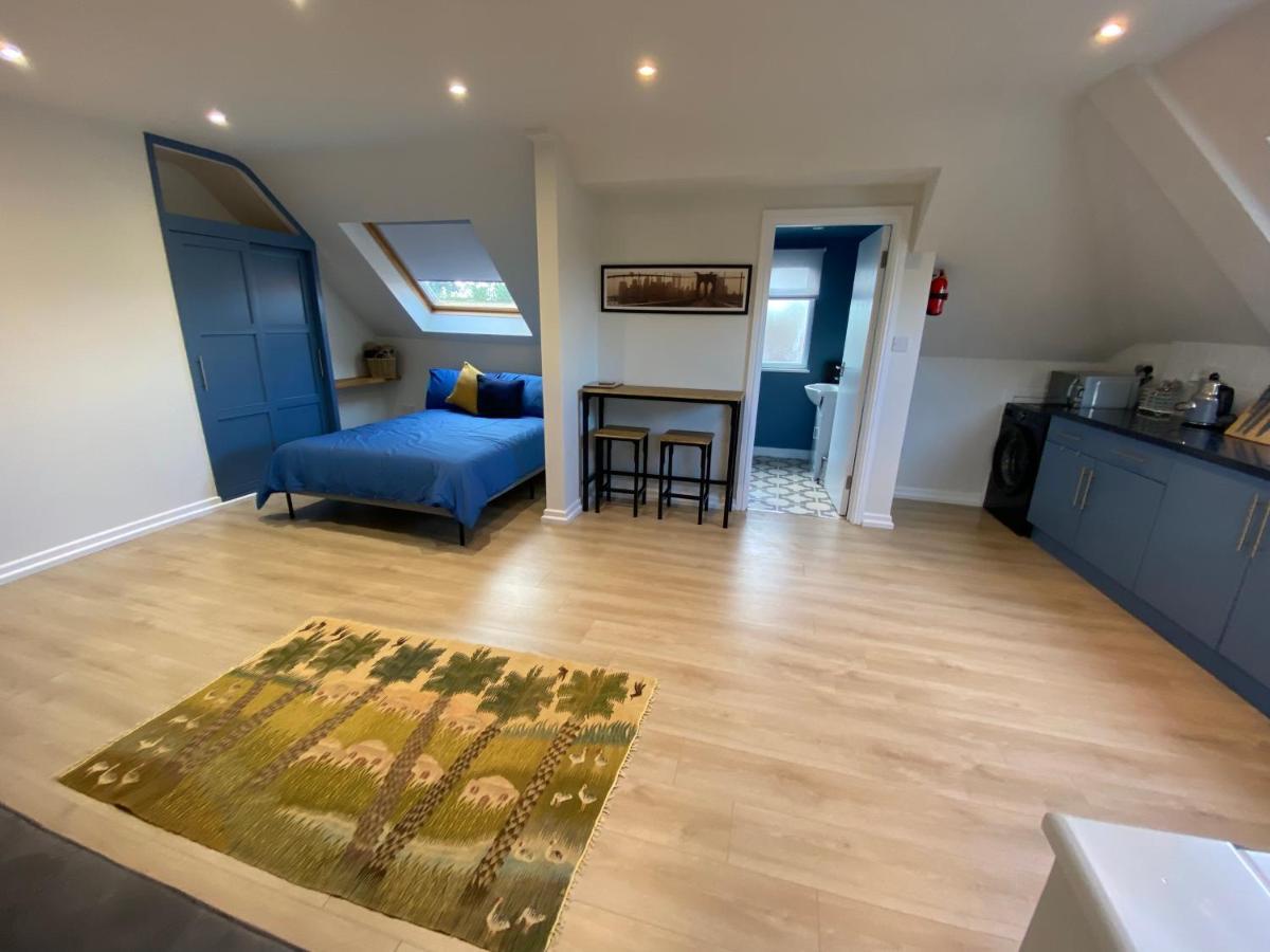 וורטינג Lovely Spacious Loft Close To Train Station מראה חיצוני תמונה