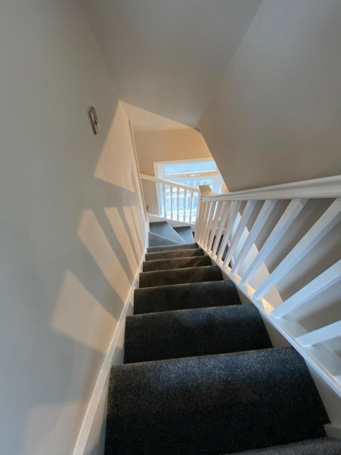 וורטינג Lovely Spacious Loft Close To Train Station מראה חיצוני תמונה