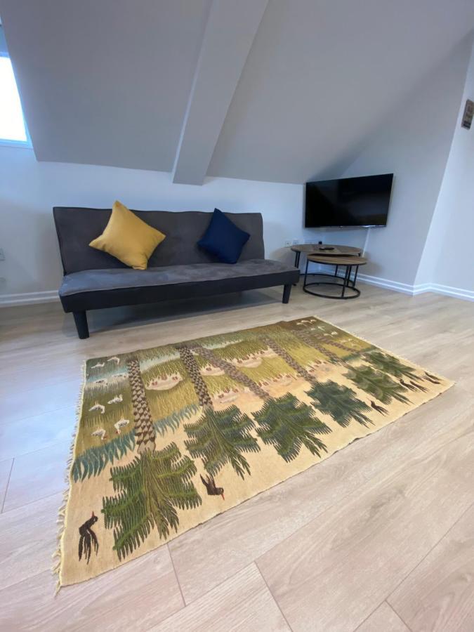וורטינג Lovely Spacious Loft Close To Train Station מראה חיצוני תמונה
