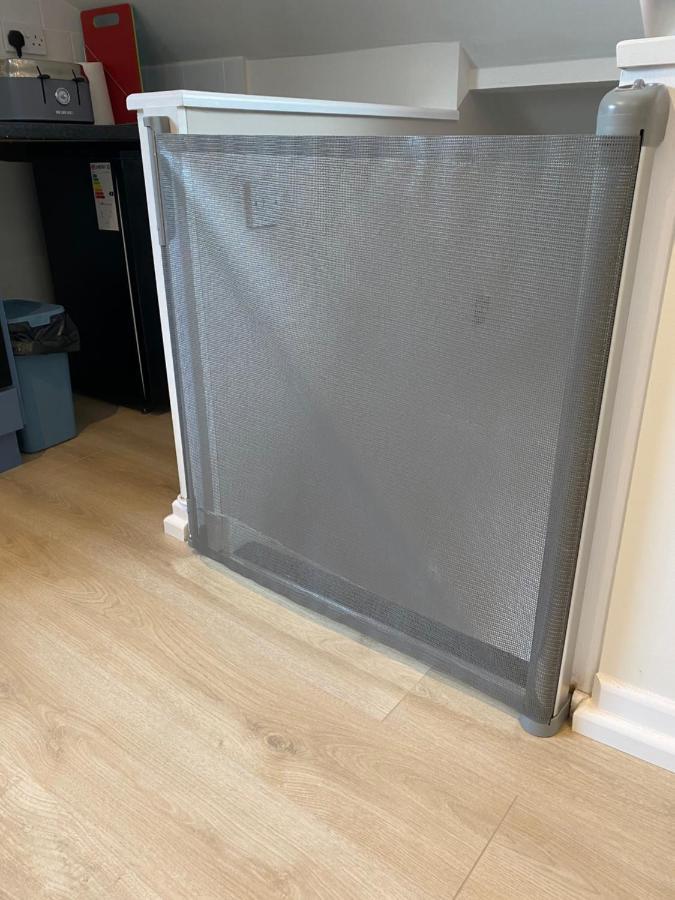 וורטינג Lovely Spacious Loft Close To Train Station מראה חיצוני תמונה