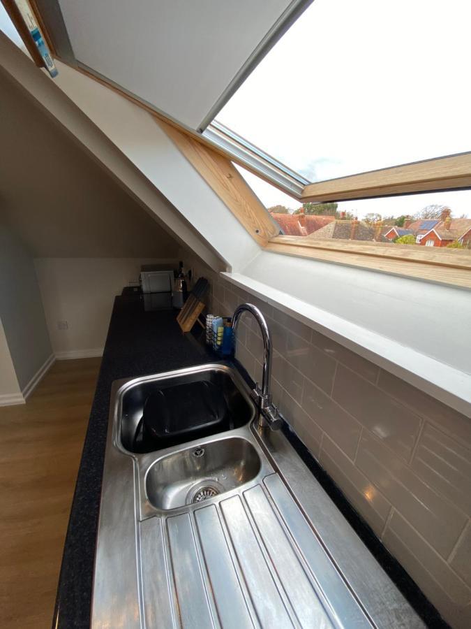 וורטינג Lovely Spacious Loft Close To Train Station מראה חיצוני תמונה