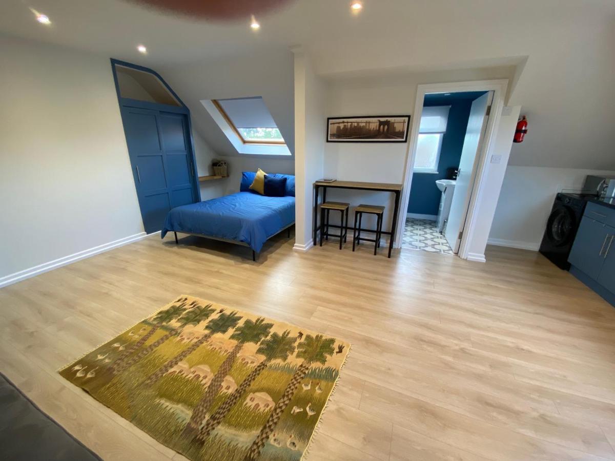 וורטינג Lovely Spacious Loft Close To Train Station מראה חיצוני תמונה
