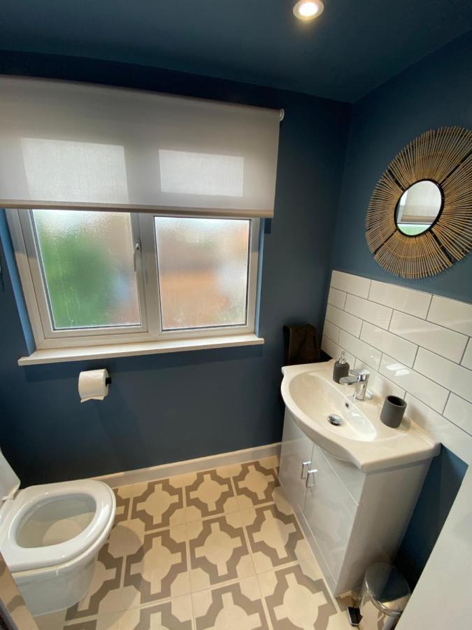 וורטינג Lovely Spacious Loft Close To Train Station מראה חיצוני תמונה