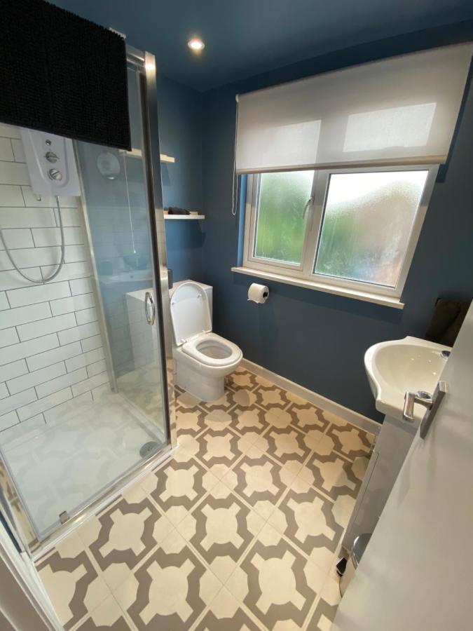וורטינג Lovely Spacious Loft Close To Train Station מראה חיצוני תמונה